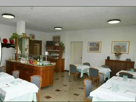 Hotel River 3*