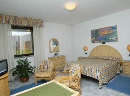 Hotel River 3*